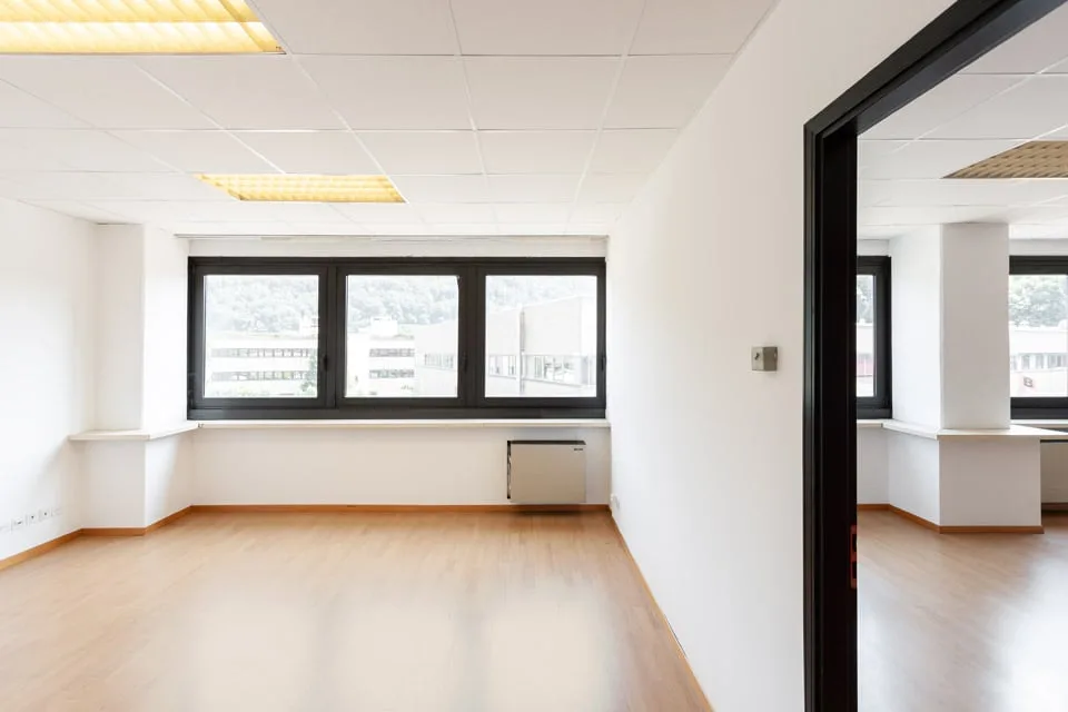 LUGANO NORD/BIOGGIO - AFFITTASI LUMINOSO UFFICIO DI 140 MQ (rif. 003)