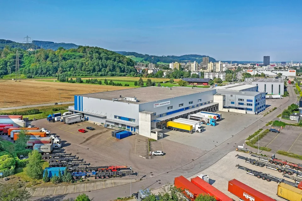 Temperatur geführtes Lager mit Büroflächen in Pratteln zu vermieten