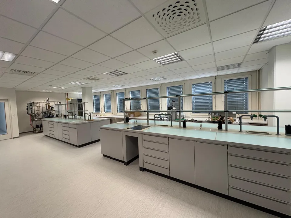 Get to work in Reinach – expanded 840 m² laboratory space in Sternenhof