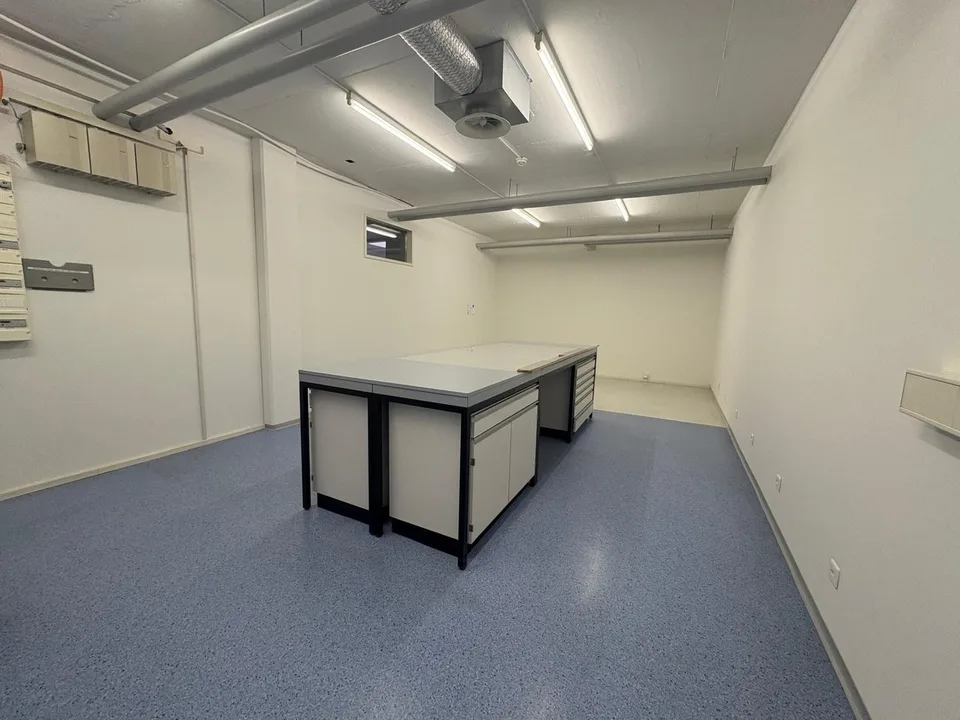 Commencez à travailler à Reinach – espace de laboratoire de 840 m² aménagé au Sternenhof – photo 9 sur 16