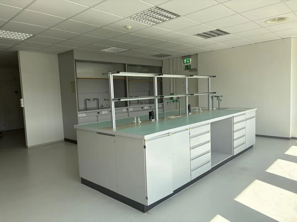 Get to work in Reinach – expanded 840 m² laboratory space in Sternenhof