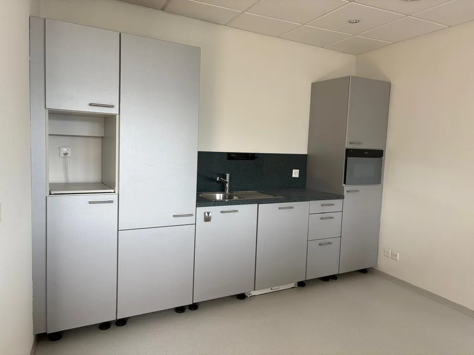 Commencez à travailler à Reinach – espace de laboratoire de 840 m² aménagé au Sternenhof – photo 11 sur 16
