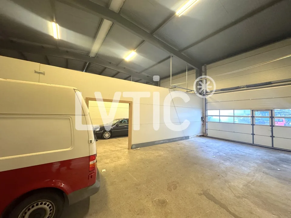 Laboratorio, deposito, uffici di 1500 m2 divisibili in affitto a Villeneuve