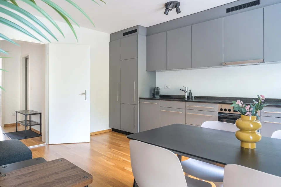 Appartement de 3,5 pièces élégant avec balcon près du parc de Kannenfeld