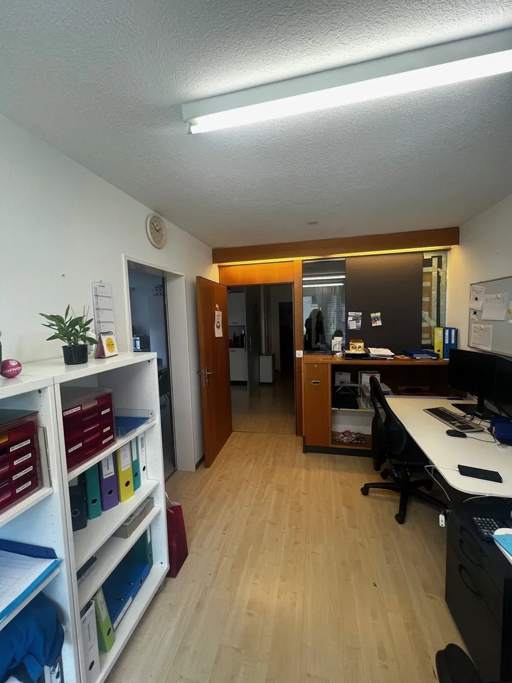 Heller Gewerberaum – ideal als Büro oder Atelier
