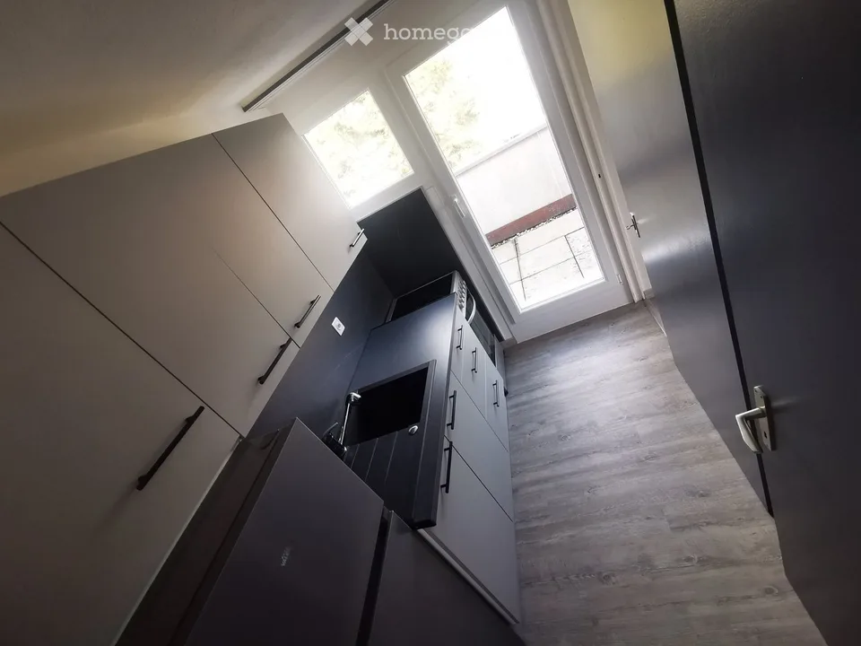 Appartamento mansardato moderno e luminoso di 2 locali