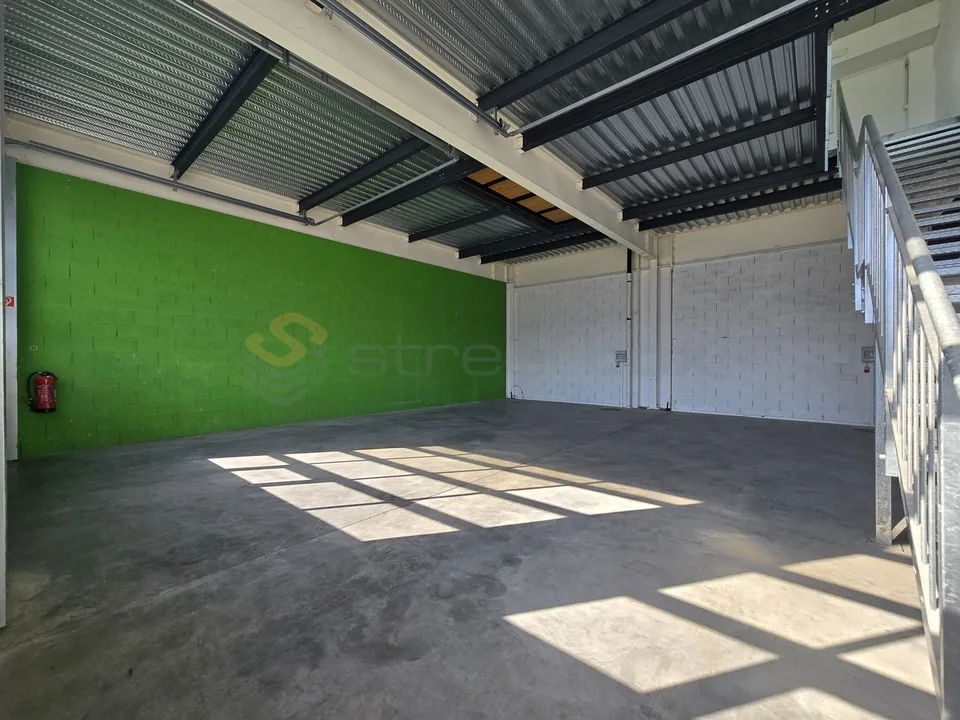 Doppel-Streetbox von 230 m2 - 2 erste Mieten angeboten! Box n19+20
