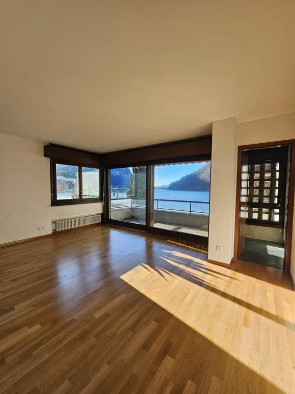 2.5 locali fronte lago con balcone