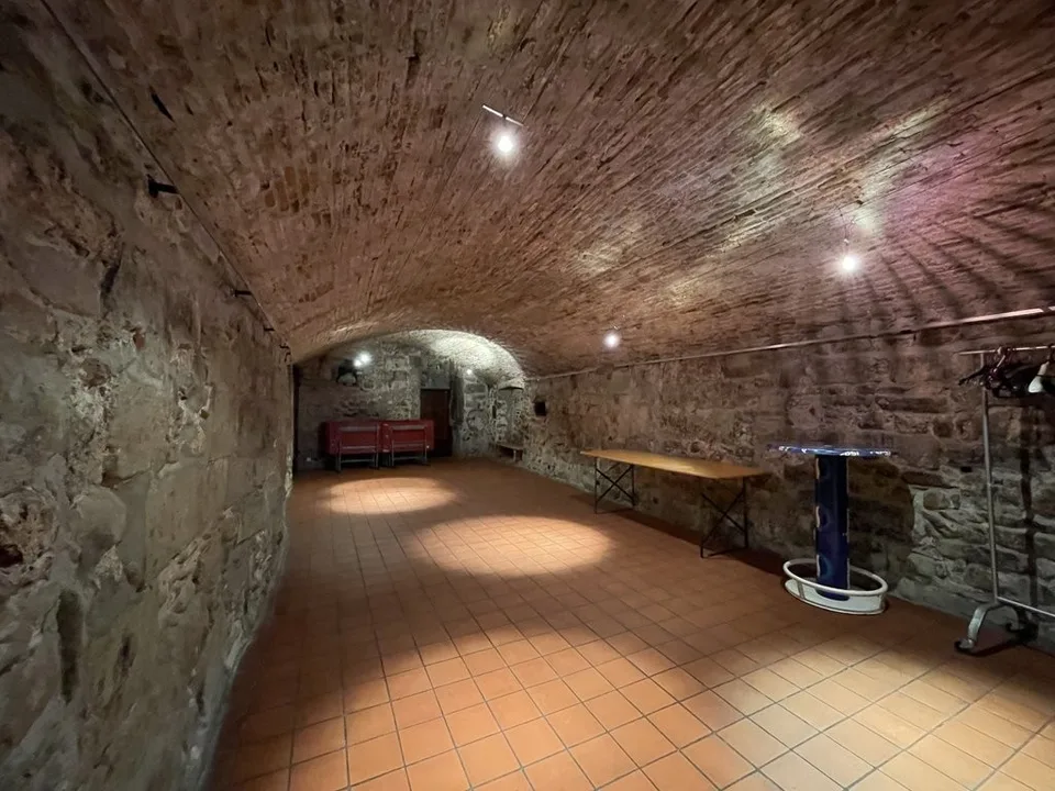 FRIBOURG (quartier du Bourg) - Cave voutée à louer
