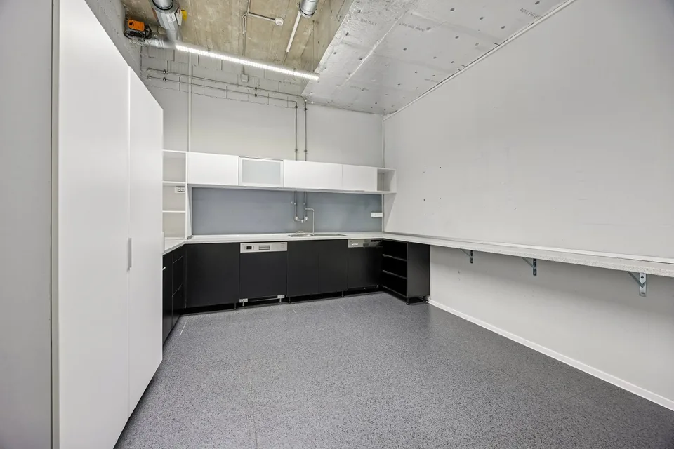 Bürofläche 1’500 m² mit 218 m² Lager, im Herzen von Biel – Foto 25 von 28
