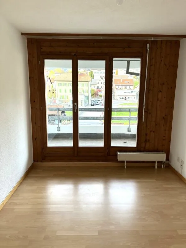Reconvilier, schönes 2-Zimmer-Wohnung im 2. Stock mit neuer Küche und Balkonen