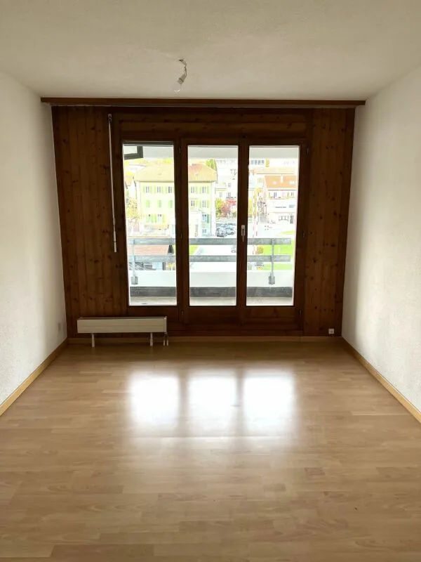 Reconvilier, schönes 2-Zimmer-Wohnung im 2. Stock mit neuer Küche und Balkonen