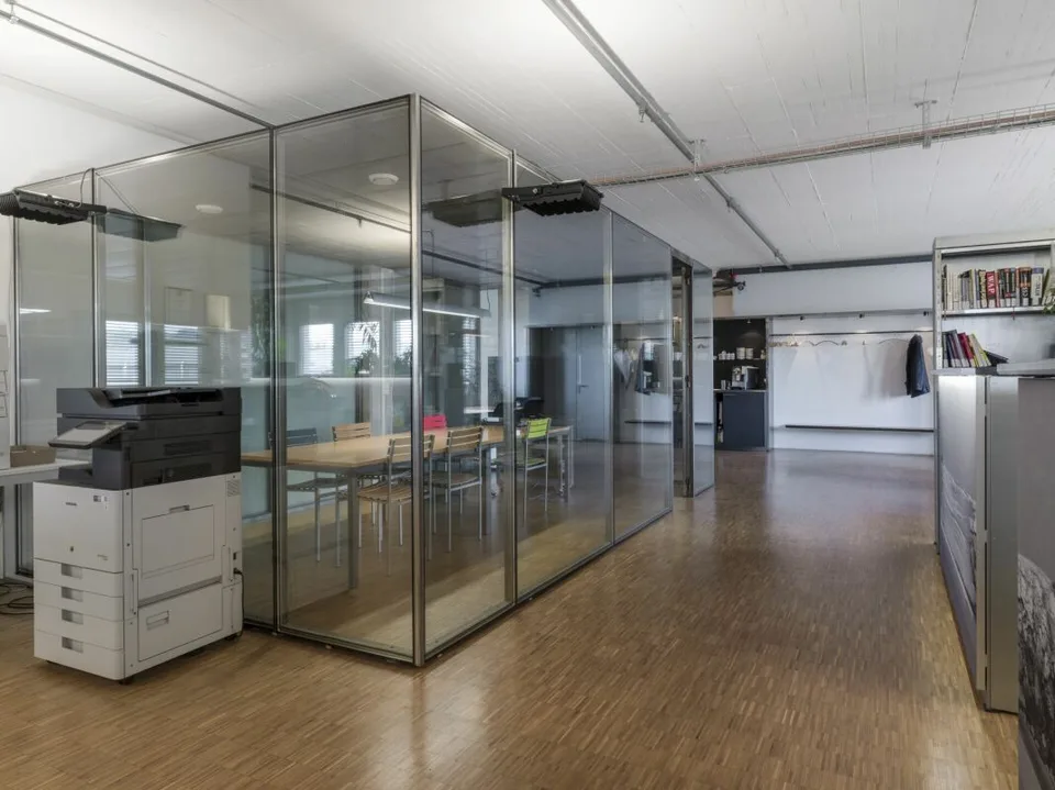 Expanded office space in a shared office with kitchen and lounge