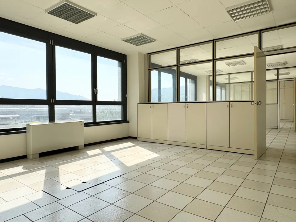 Büro in strategischer Lage und mit Klimaanlage