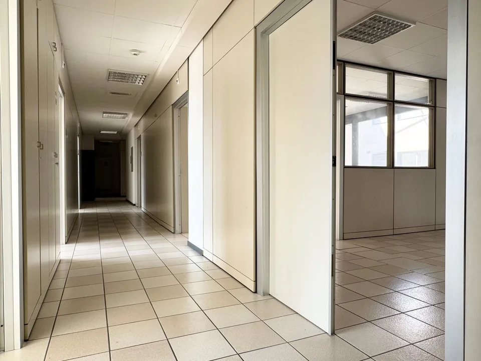 Büro in strategischer Lage und mit Klimaanlage – Foto 8 von 11