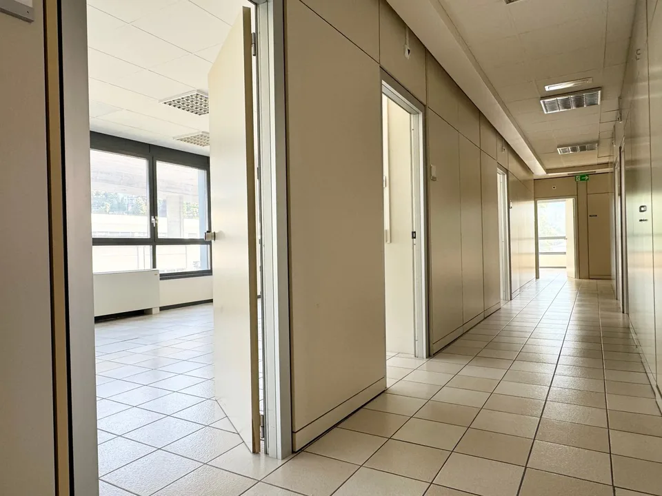 Büro in strategischer Lage und mit Klimaanlage – Foto 9 von 11
