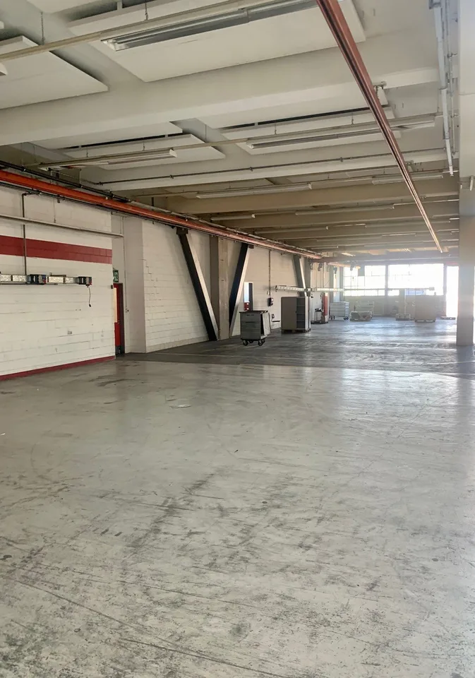 Circa 1'350m2 a 1'650m2 di spazi commerciali, industriali e di stoccaggio