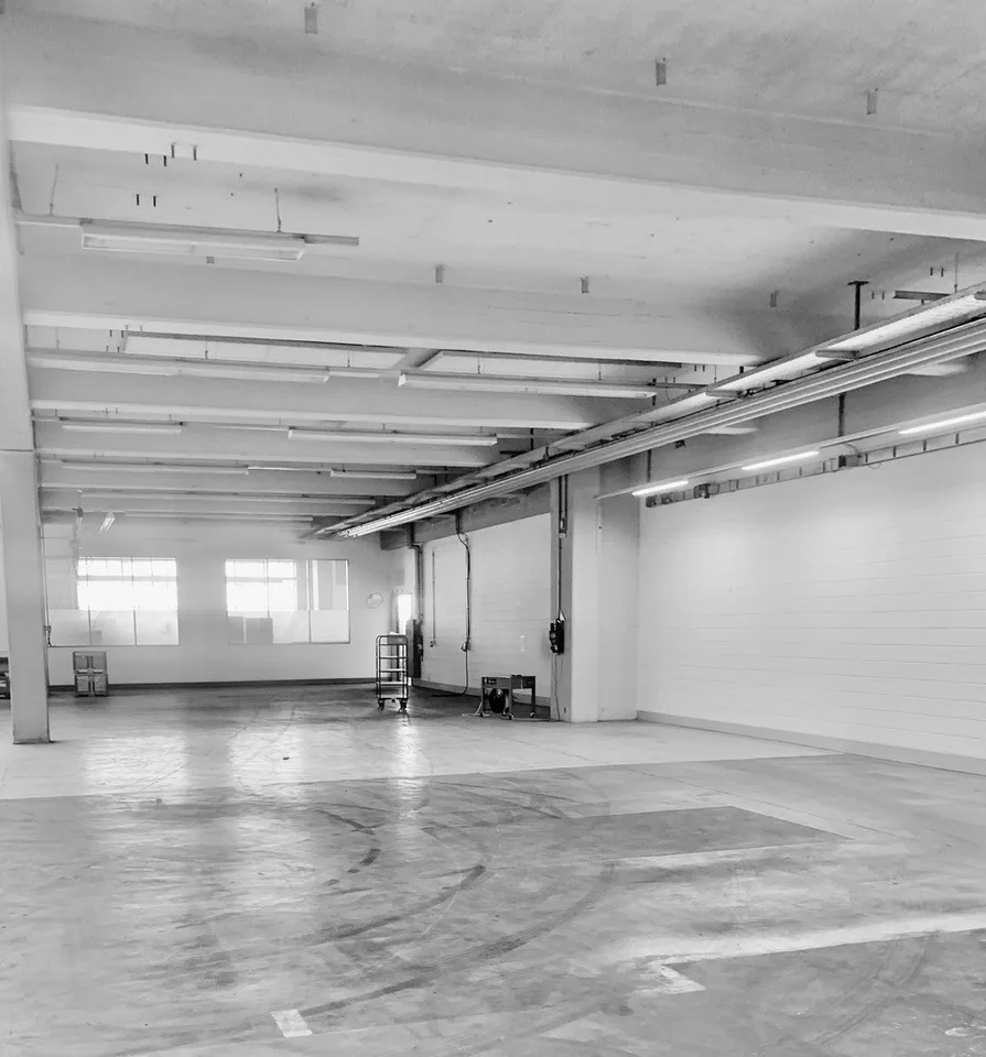 Circa 1'350m2 a 1'650m2 di spazi commerciali, industriali e di stoccaggio