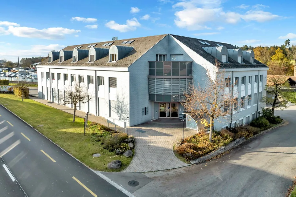 Top-Lage Gewerbezentrum HUB KönizSüd – Praxis- & Büroflächen