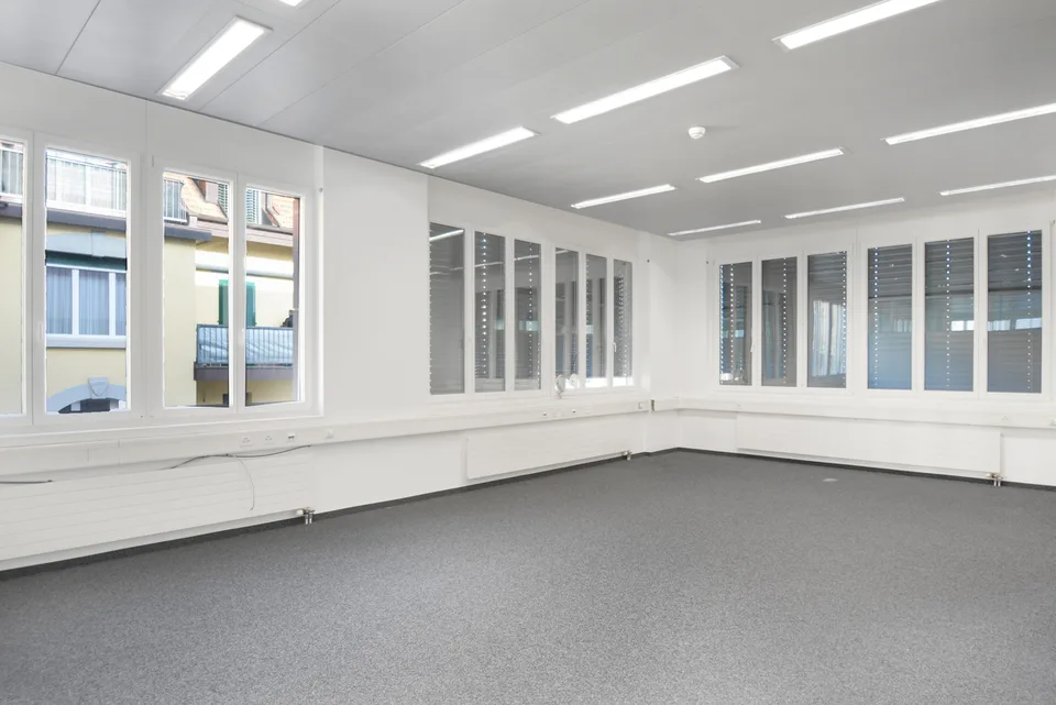 Büro/Atelier 173 m2 - Nähe Autobahn und Verkehrsmittel