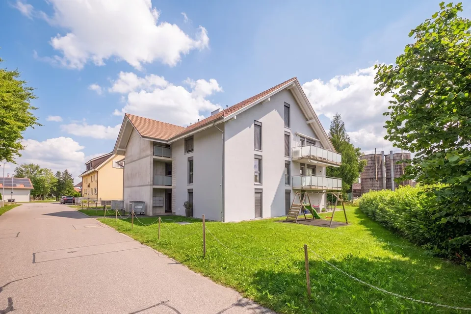 Affascinante appartamento 2.5 locali con balcone a Schalunen