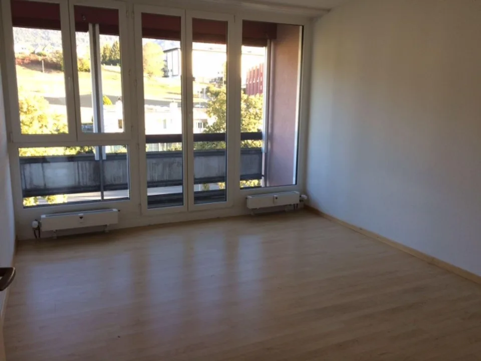 Appartamento di 3.5 locali con due balconi a Langendorf