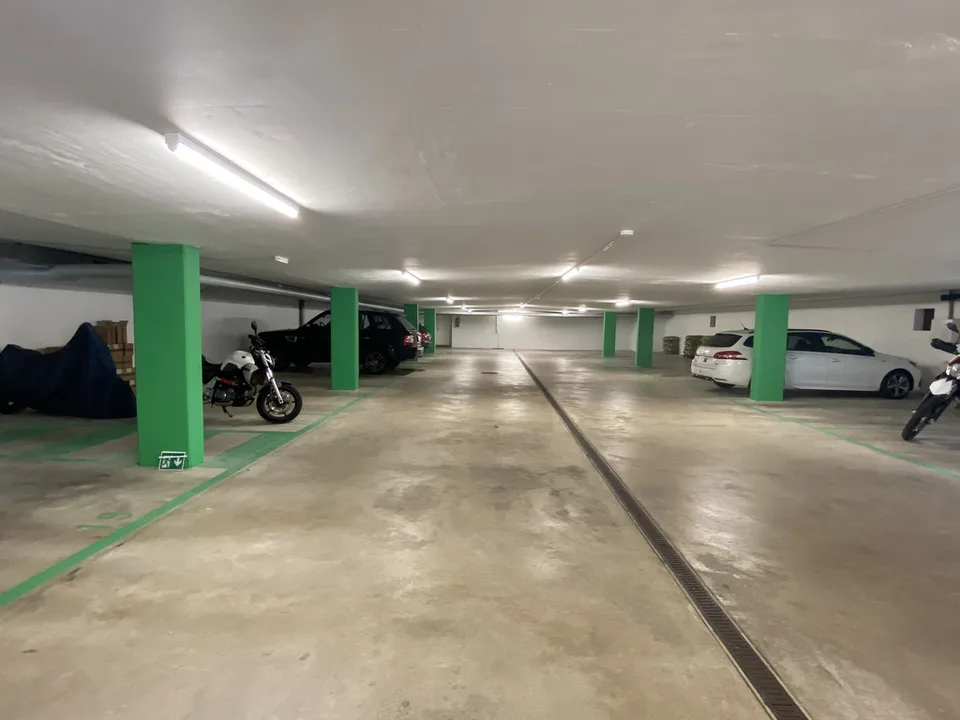 Motorradplatz zu vermieten!