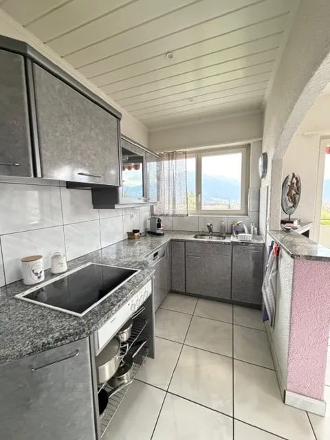 Elegante appartamento 3.5 locali con piscina a Breganzona