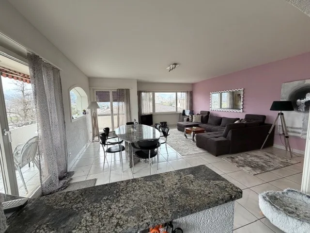 Elegante appartamento 3.5 locali con piscina a Breganzona