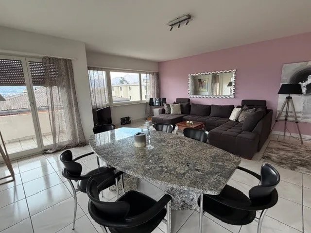 Elegante appartamento 3.5 locali con piscina a Breganzona