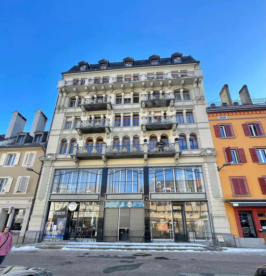 Local commercial avec vitrines