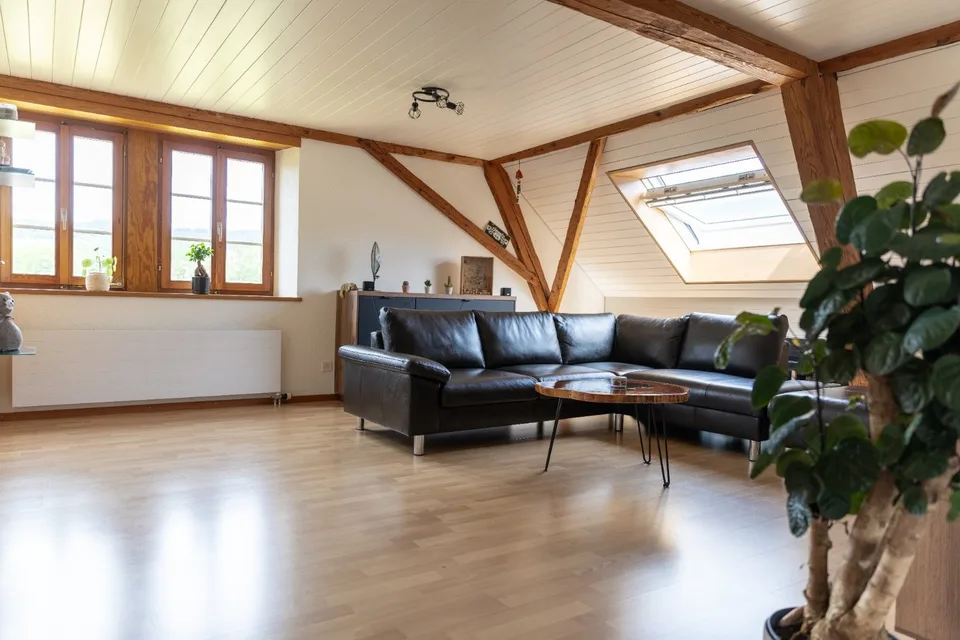 Charmante 4-Zimmer-Dachwohnung an ruhiger Lage