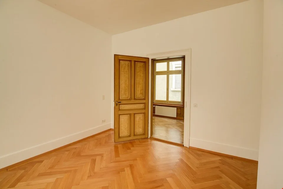 Ufficio in un appartamento di grande casa vecchia con molto charme – foto 6 di 13