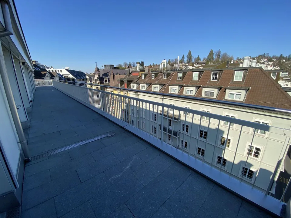 Questo appartamento vi lascerà senza fiato - una soffitta da sogno con vista panoramica a Lucerna