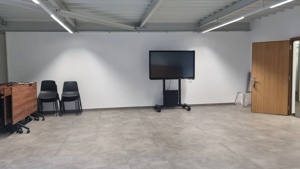 Local commercial à louer à l'année à Sembrancher - Idéal pour professionnel