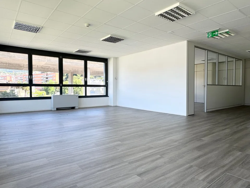 Modernes Büro in strategischer Lage und mit Klimaanlage
