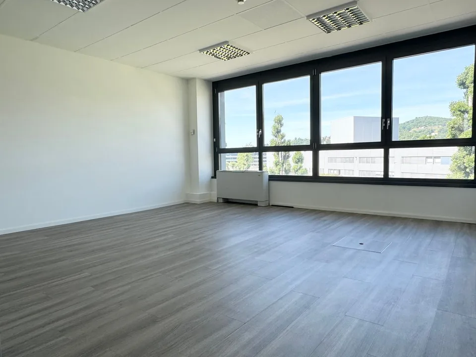 Modernes Büro in strategischer Lage und mit Klimaanlage