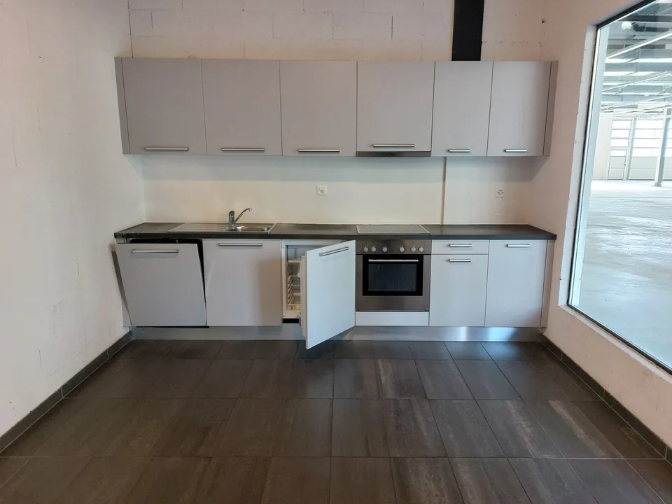 Laboratorio 1176m2 - Accesso camion/furgone - Vicino autostrada