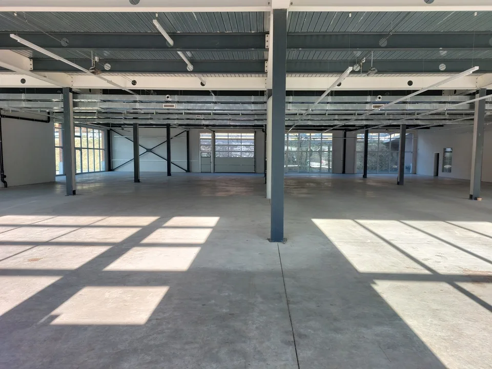 Laboratorio 1176m2 - Accesso camion/furgone - Vicino autostrada