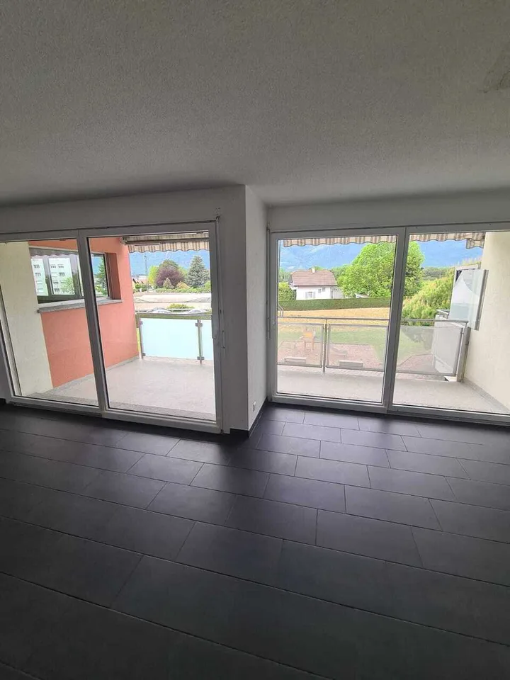 Wohnung mit 4.5 Zimmern im 2. Stock