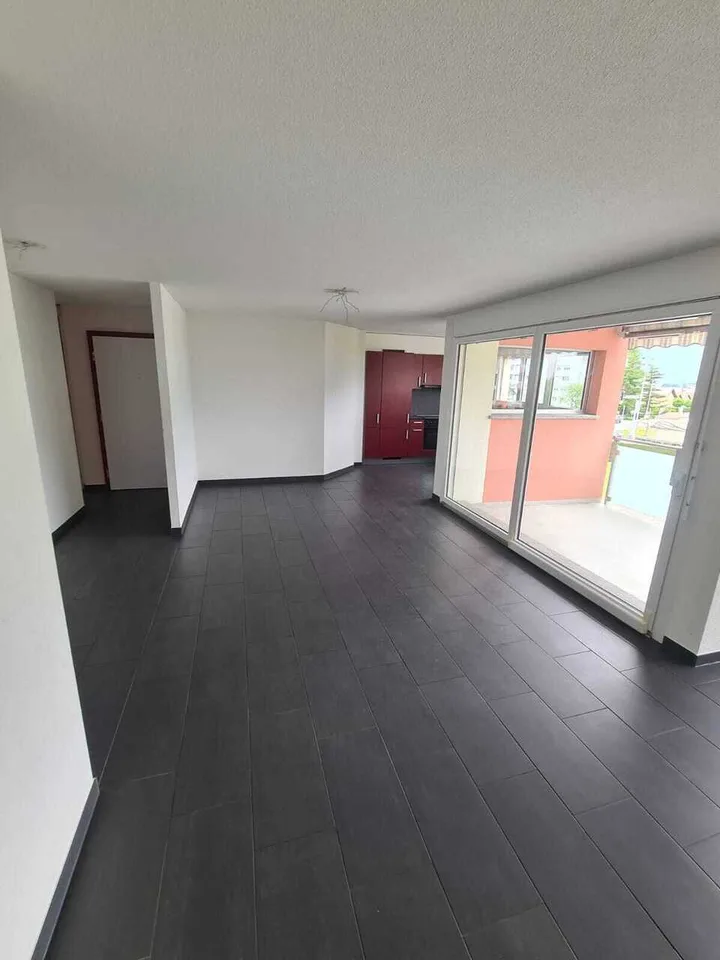 Wohnung mit 4.5 Zimmern im 2. Stock