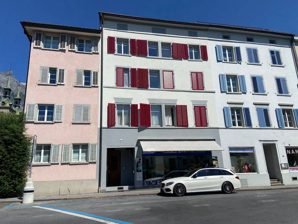 Charmante 2.5-Zimmer-Dachwohnung in Glarus