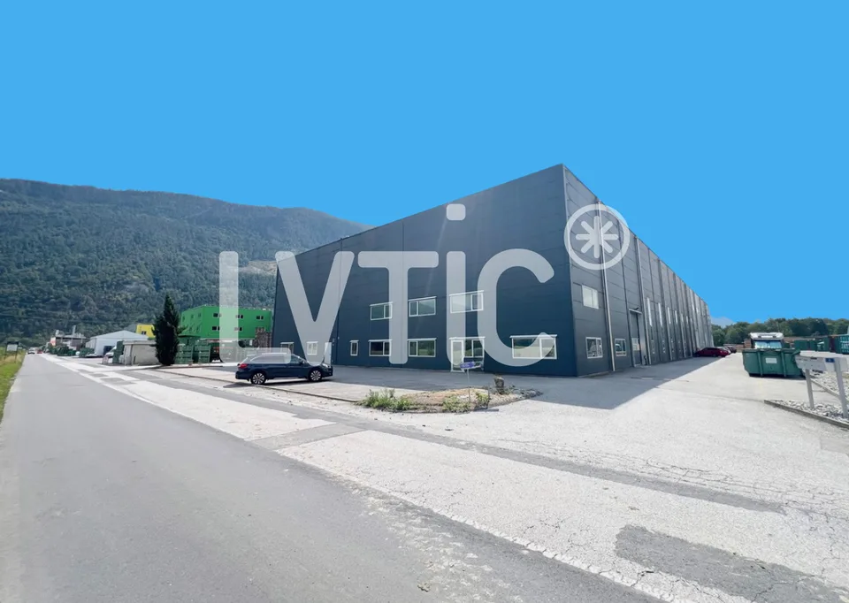 Capannone industriale, 1080 m2 di spazio ufficio in affitto vicino a Sion - Vétroz