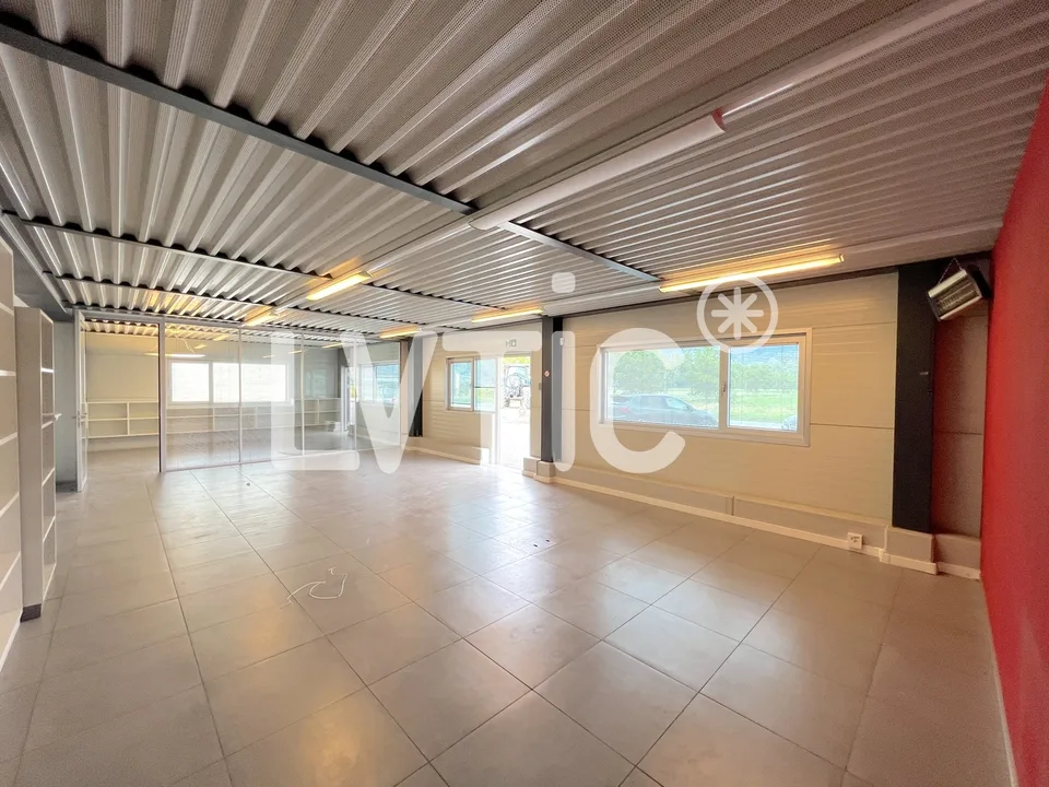 Capannone industriale, 1080 m2 di spazio ufficio in affitto vicino a Sion - Vétroz – foto 9 di 13