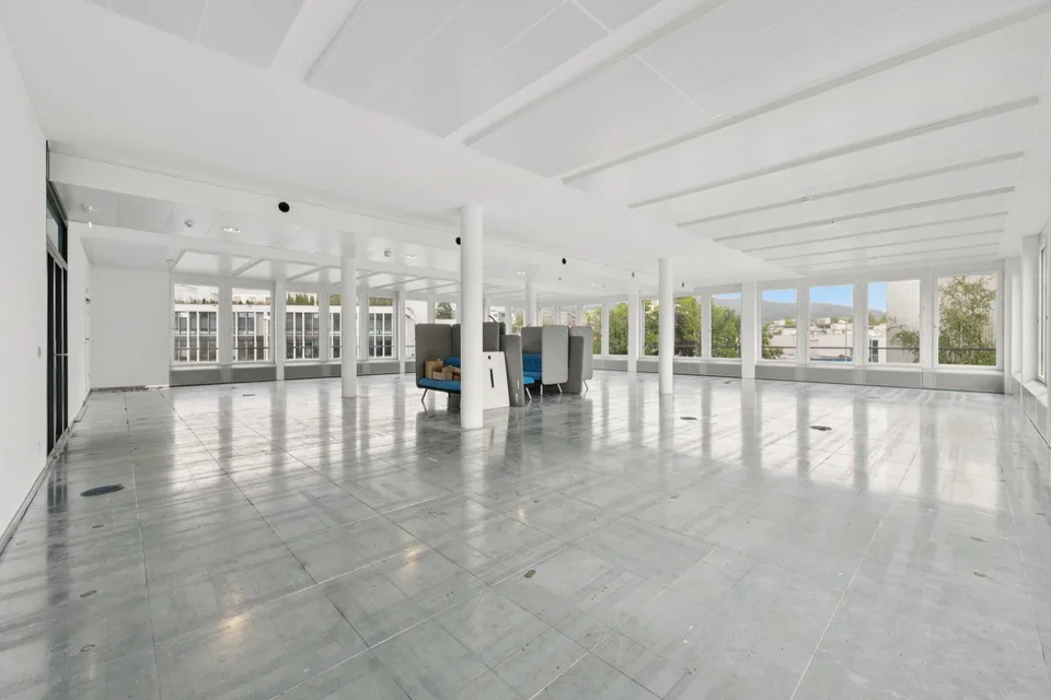 Spazio ufficio moderno in posizione centrale