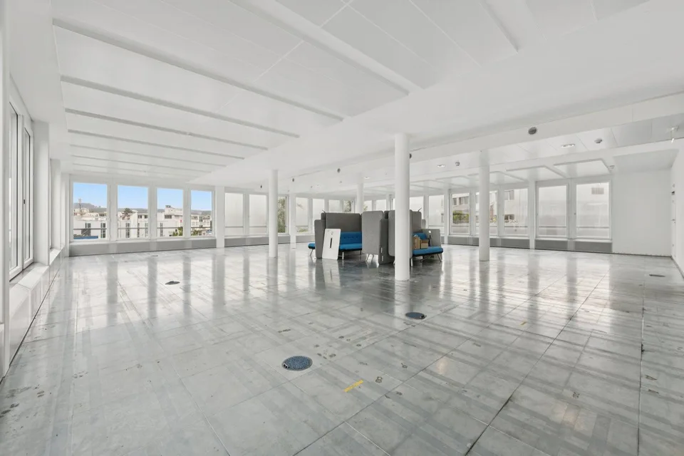 Spazio ufficio moderno in posizione centrale