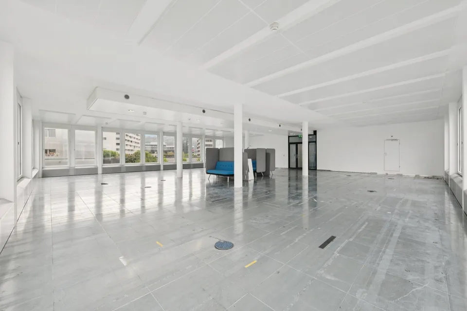 Spazio ufficio moderno in posizione centrale