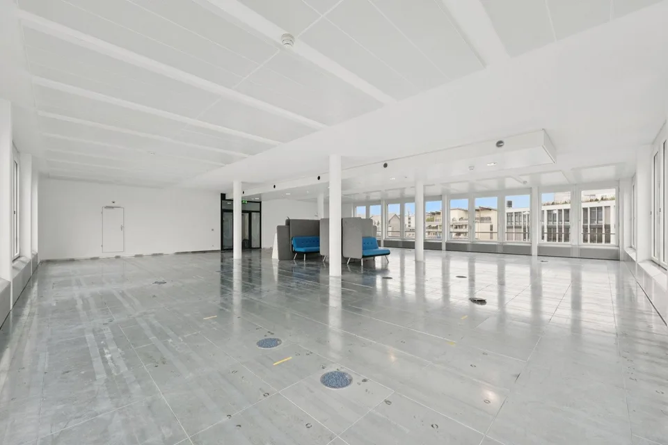 Spazio ufficio moderno in posizione centrale