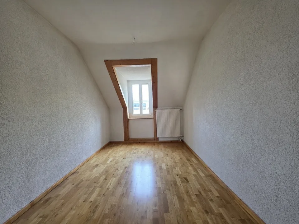 Schönes Dachgeschoß-Apartment in der Nähe aller Einrichtungen – Foto 7 von 7