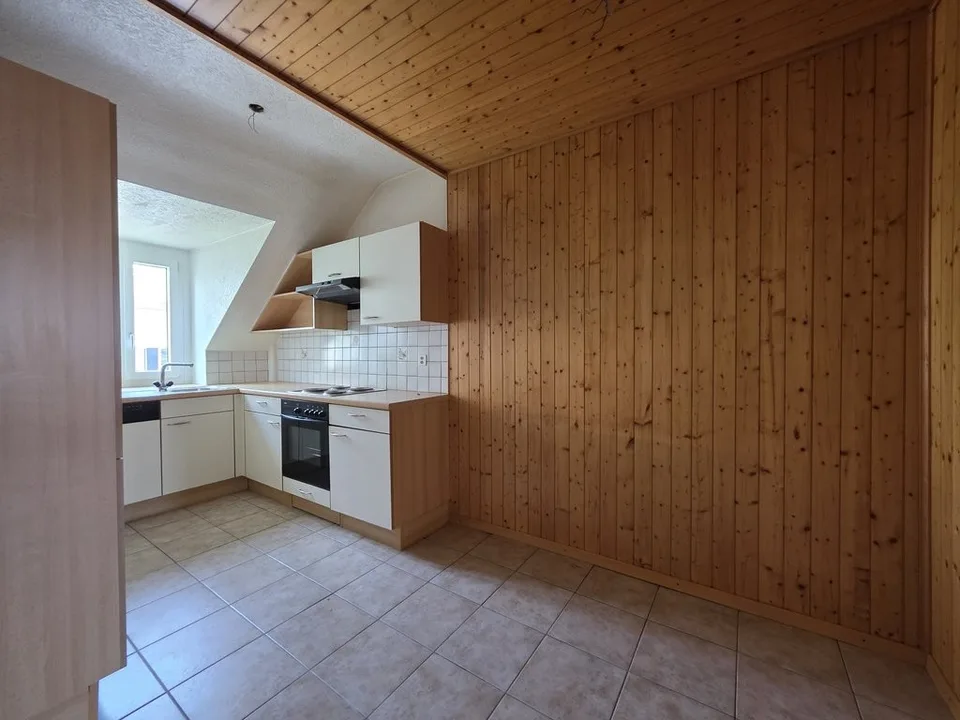 Schönes Dachgeschoß-Apartment in der Nähe aller Einrichtungen